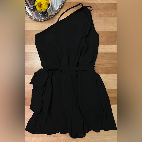 Dynamite | One-shoulder romper - Picture 4 of 5